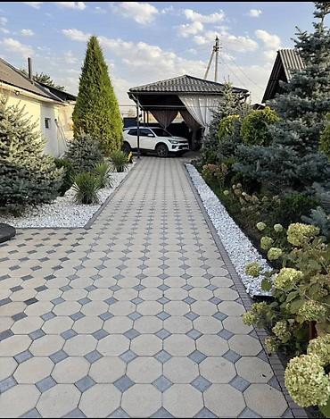 Продажа коттеджей и домов: Продается 4‑комнатный дом Локация: ж/м Ак‑Орго, ул. Алыкулова — 1