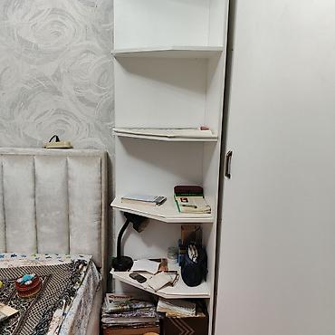 косметический столик: Спальный гарнитур: есть торг шкаф, трюмо с зеркалом и кровать - Шкаф — 4