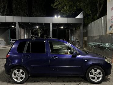 запорожец машина: Автомобиль Mazda Demio, выполненный в синем цвете, 2003 года