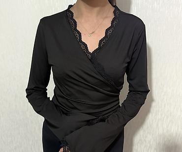 Блузки: Кофточка с кружевами на запах😍
Ткань:Вискоза
Новая с м — 2