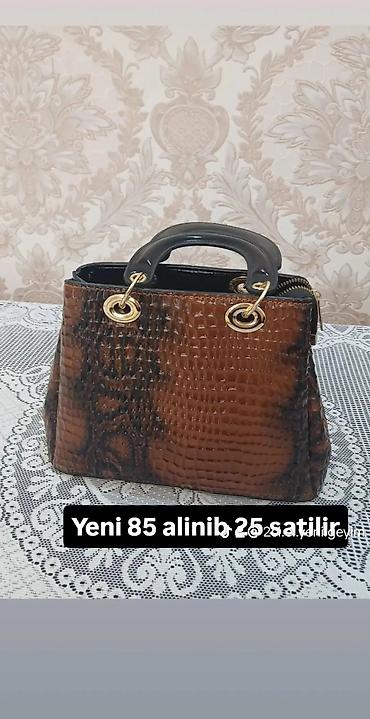 tote bag: Qadın əl çantası – kroko naxışlı, parlaq laklı material. - Rəng — 1