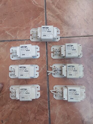 Spot lampalar: Yerləşdirilən məhsul: Daxili spot işıq (tavan üçün) Təsvir: - Tavan — 9