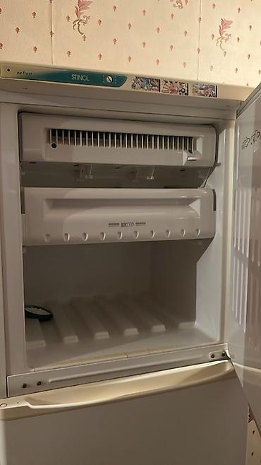 fridge: Нерабочий мотор ушел Двухкамерный холодильник белого цвета с нижней — 2