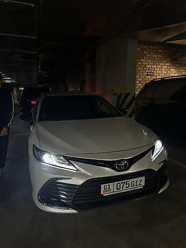 yuan ap: Toyota Camry: 2023 г., Бензин, Седан — 1