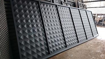 Распашные ворота: Металлические распашные ворота с калиткой (модульные панели) - — 74