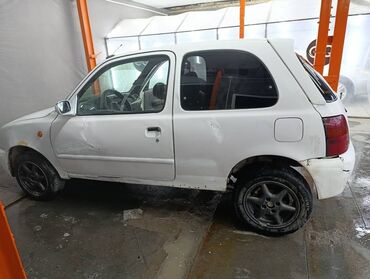 Nissan: Nissan March: 1995 г., 1.3 л, Механика, Бензин, Купе