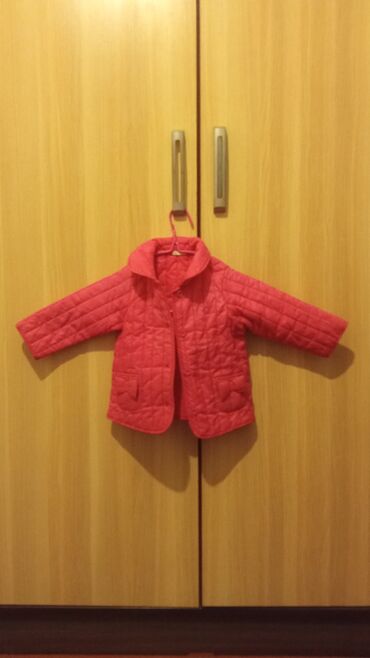 детская курточка: Курточка подойдёт на 1 годик для девочки
