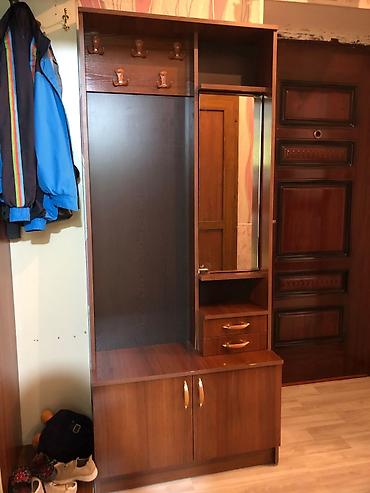 ofis dolab: Dəhliz üçün funksional giriş mebeli (paltar asılqanı, güzgülü konsol — 1