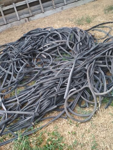 Продаю гараж: Продаю свои вещи из гаража! В наличии есть всё что на фото! Обшивки — 12