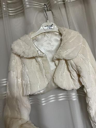 dest geyimler: Qısa xəz bolero – krem/ağ rəng - Model: qısa (cropped) bolero - — 2