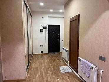 ağ seher: 3 otaqlı, Yeni tikili, 132 kv. m — 1