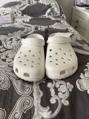 свадебные платья в бишкеке фото и цены: Эркектердин сандалийи, 45, Crocs, Жаңы, түсү - Ак, Өзү алып кетүү