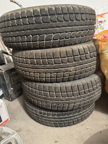 шины бишкек дордой: Продаю колесо зимние. Комплект. 90 процентов. Почти Новые