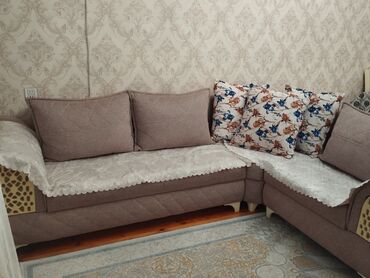 4 d aboylar: Künc divan
