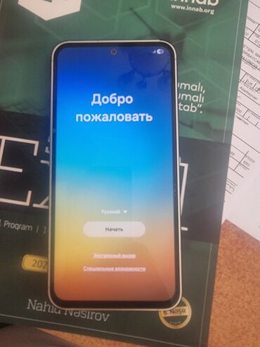 galaksi ət çəkən: Telefon yenidən seçilmir. Rəngi açıq zümriddir. Ona görə vinil