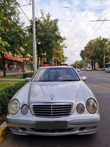 210 amg: Mercedes-Benz A 210: 2000 г., 2 л, Автомат, Бензин, Седан