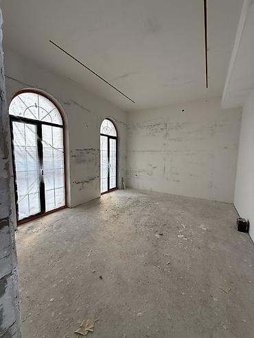 Продажа коттеджей и домов: Двухэтажный дом в классическом стиле с большим частным двором и — 5