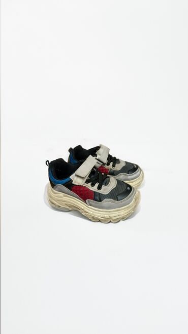 волейбольный кроссовки: Продам кроссовки уни, размер 29, производство Турция. Есть