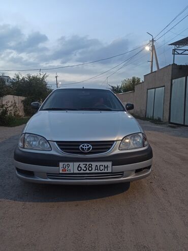 Toyota: Toyota Avensis: 2002 г., 1.6 л, Механика, Бензин, Хэтчбэк