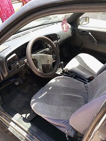 pass: Volkswagen Passat: 1990 г., Механика, Седан — 4