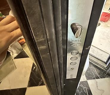 Giriş qapıları: Qapı cıxarılıb! Hec bir defekti, qopuğu, cattağı YOXTUR!!! Metall — 7