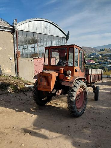 82 traktor: Sovet istehsalı kiçik ölçülü təkərli traktor və qoşqu - Kabinli — 1