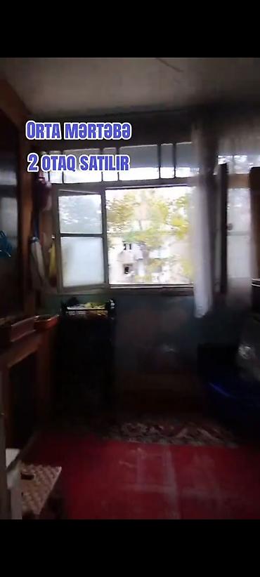 Köhnə tikili: Orta mərtəbədə yerləşən 2 otaqlı mənzil satılır. Planlaşdırma: - — 3