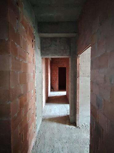 Yeni tikili: Yeni tikili binada mənzil planı və çılpaq təhvil mərhələsində daşınmaz — 3