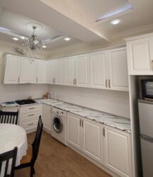 Uzunmüddətli kirayə mənzillər: Gənclik metrosuna yaxin ABU petrolun qarşısında 9 mərtəbəli bina 5-ci — 9