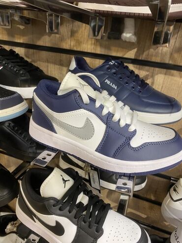 розовые кроссовки: Кроссовки низкие в стиле Nike Jordan (несколько расцветок) - Силуэт