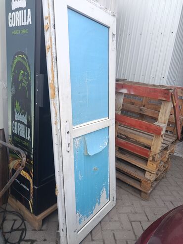 Другие товары для дома: Продаю пластиковую дверь 2*90