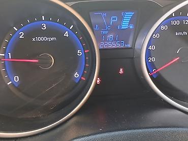 cerato guzgu: Hyundai Tucson – gümüş rəngli, şəhər və uzun yol üçün ideal kompakt — 8