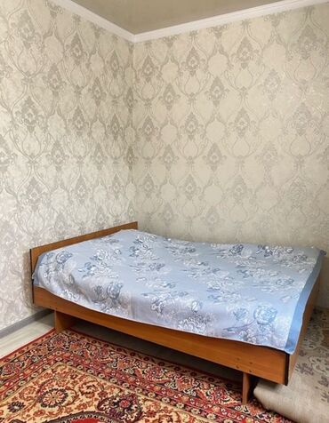 Односпальные кровати: Односпальная кровать из массива/шпона с изголовьем, классический