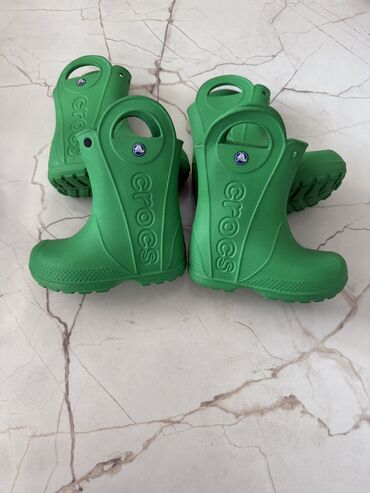 спортивный вещи: Оригинал crocs, 200 сом