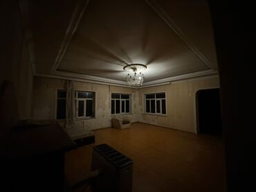 Uzunmüddətli kirayə evlər: Kirayə verilir: həyət evi otag yoldasi adam basi 150 Təsvir: - İki — 7