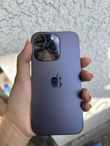 Apple iPhone: IPhone 14 Pro, Б/у, 256 ГБ, Deep Purple, Защитное стекло, Кабель, 82 %