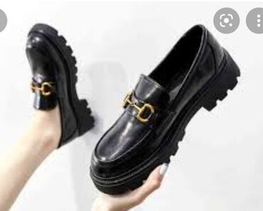 обувь адидас: Продаю лоферы, качество люксовое, шикарно смотрятся на ногах. Своя