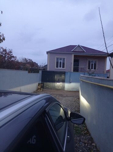 Həyət evləri və villaların satışı: Satılır: həyət evi - İki mərtəbəli layihə: aşağıda qapalı qaraj və — 1