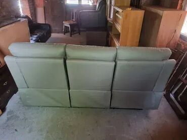 Sofe i kaučevi: Odlican kozni trosed ima napajanje strujom i svoj adapter za sklapanje na lalafo.rs — 11 Sofe i kaučevi: Odlican kozni trosed ima napajanje strujom i svoj adapter za sklapanje — 11