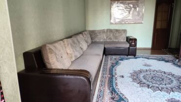 столы для кафе бу: Угловой диван Г-образной формы со спальным местом. Приобретён в 2017