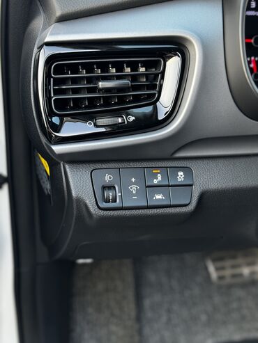 Kia: Kia Stonic: 2018 г., 1.6 л, Автомат, Дизель, Хэтчбэк — 10