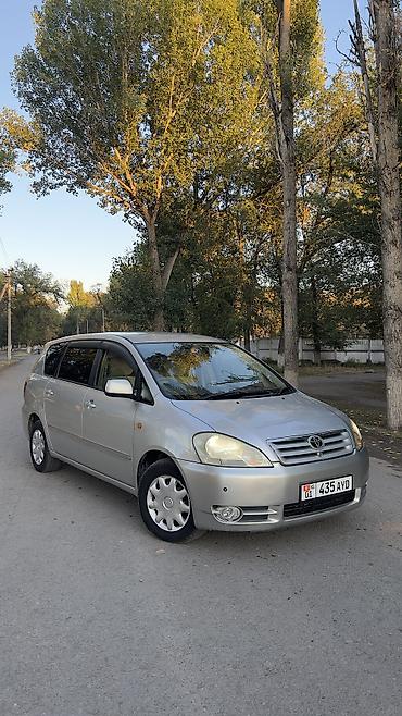 Toyota Ipsum: 2001 г., 2.4 л, Автомат, Газ, Минивэн