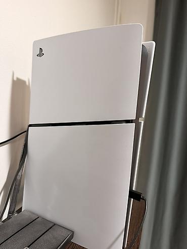 PS5 (Sony PlayStation 5): PlayStation 5 (версия с дисководом)

Почти новая играл максимум неделю — 1