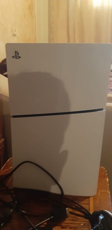 playstation 4 1tb qiymeti: Salam ps5 1TB 1ay işlenilib tep tezedir idmana göre satıram ucuz