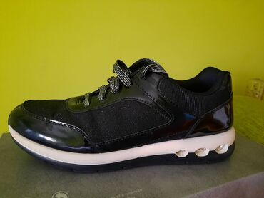 Ostale cipele: Zenske sportske cipele br. 38 Kvalitetne moderne sportske cipele sa