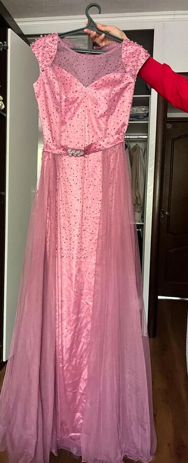 вечернее нежно розовое платье: Вечернее платье, Длинная модель, Атлас, Без рукавов, Шлейф