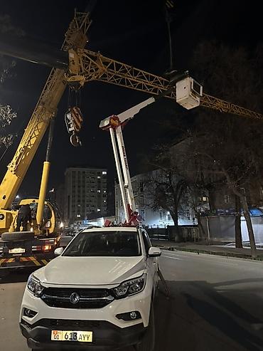набор форсе: Услуги автогидроподъёмника на шасси внедорожника - Компактная — 1