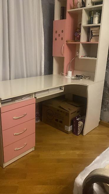 Yazi masasi yaxhsi veziyyetdedi 80man Unvan Nargilə kafesindən yuxarı