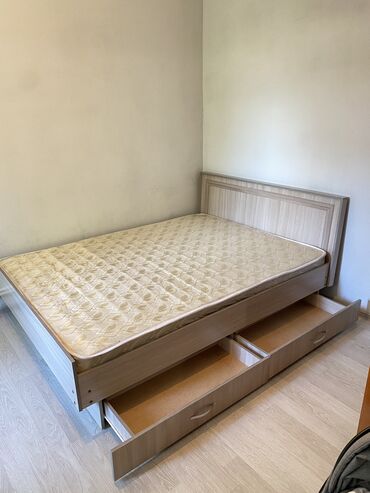 одинарный кровать: Эки кишилик Керебет, Колдонулган