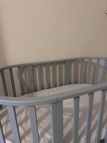 alibebe besik: Oval formali uşaq beşiyi Qeyd: Şəkillərdə görünən döşək və çarşaf — 3